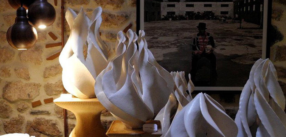 The Gregor Jenkin Studio 
functions as a kind of engineering 
enviroment - a systematic 
workshop that sets out to come up with solutions to cer